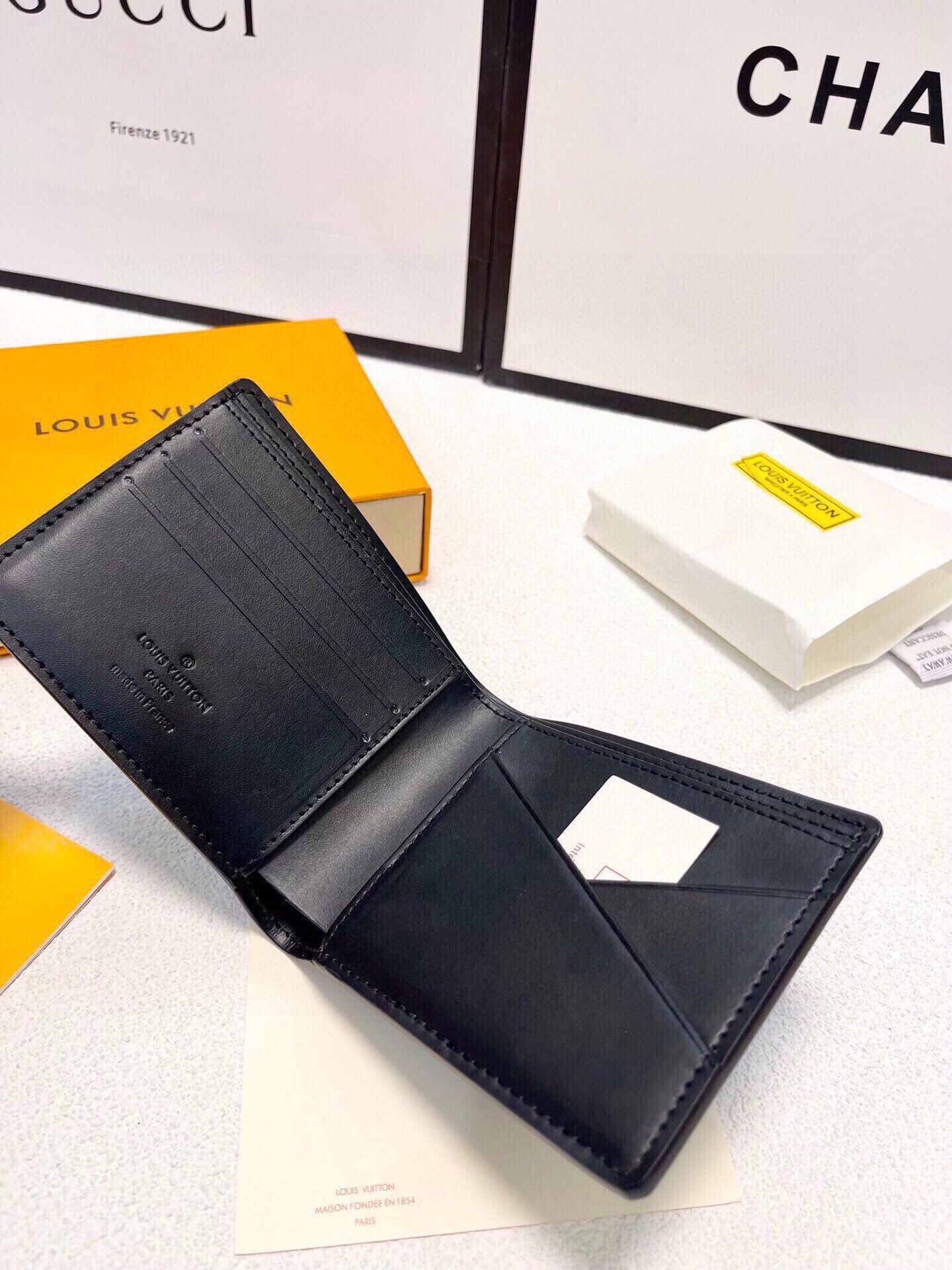 Black Louis Vuitton Wallet Bifold Monogram