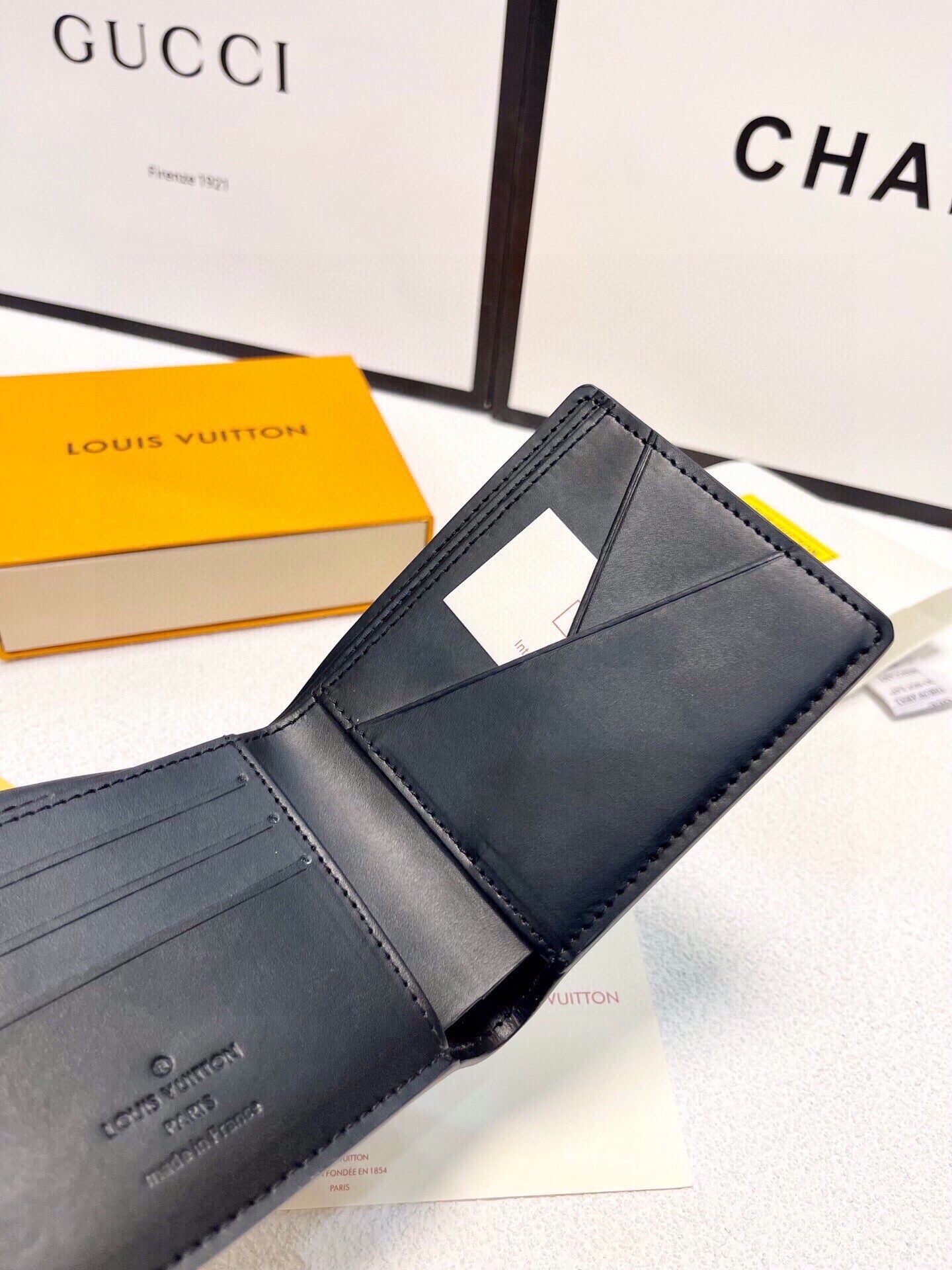 Black Louis Vuitton Wallet Bifold Monogram