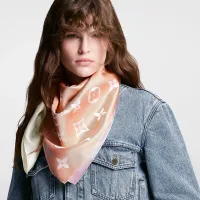 LV Aurora Square 90