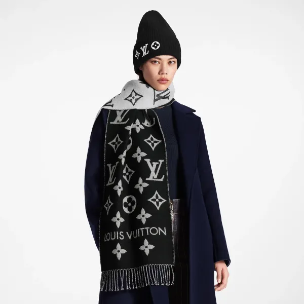 LV Essential scarf
