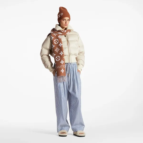 LV Essential Scarf