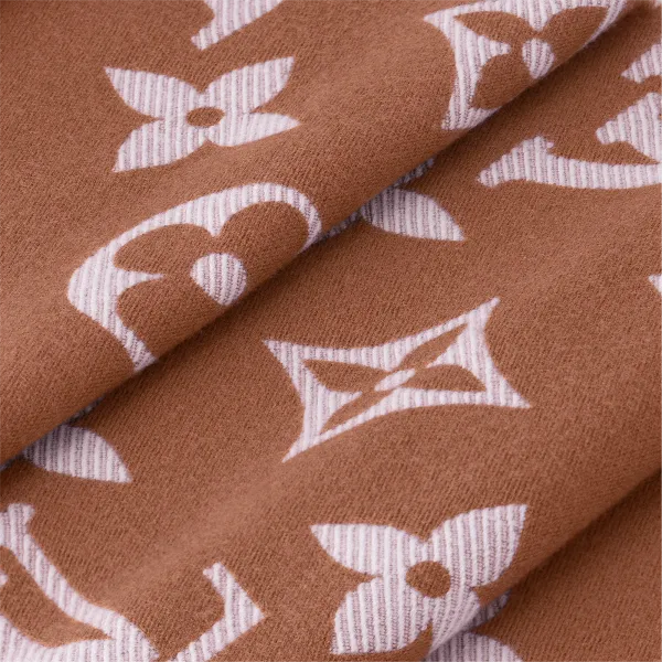 LV Essential Scarf