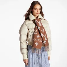 LV Essential Scarf