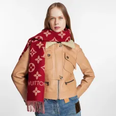 LV Essential Scarf