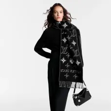 LV Essential Shine Scarf