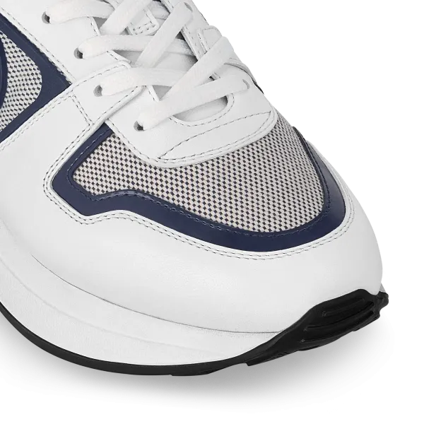 Neo Run Away Sneaker