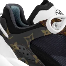 Run 55 Sneaker