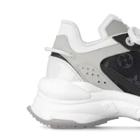 Run 55 Sneaker