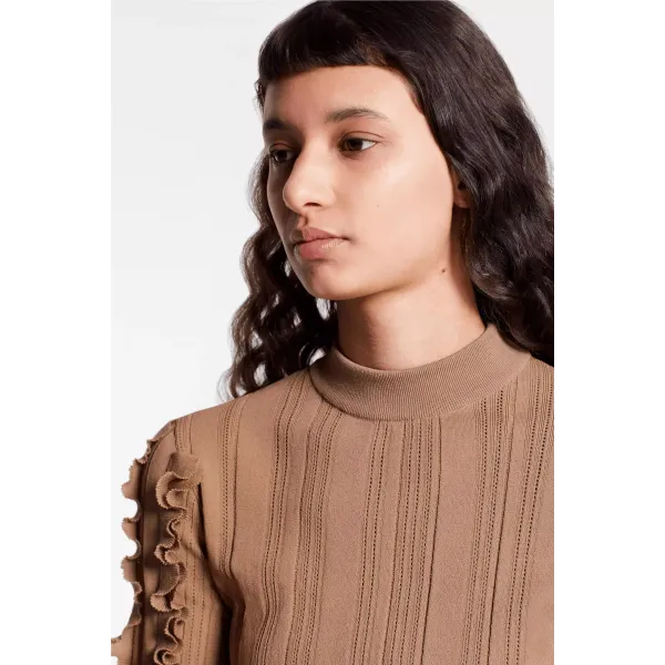 Long Sleeved Pullover With Frills